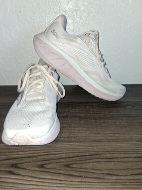 ​Saucony Women's Ride 18 Running Shoes Moon Woodrose Light Pink Size 9 Wide